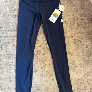 Vuori Blue Coast AllTheFeels Legging - Deep Blue -size xs